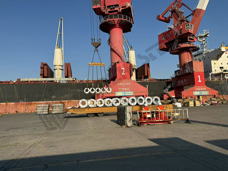 Bobinas de Acero Galvanizado - en el Puerto