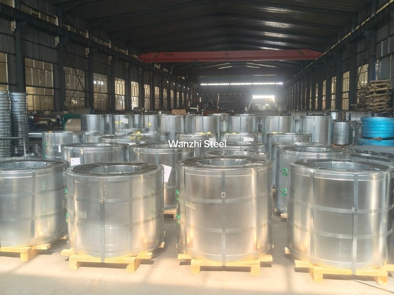 300 toneladas de bobinas de acero galvanizado Z275 sin flor de zinc en la fábrica de Wanzhi