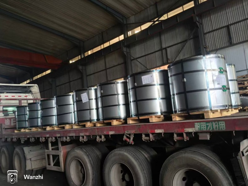 Transporte de Bobinas de Acero Galvalume Prepintado - Wanzhi Steel